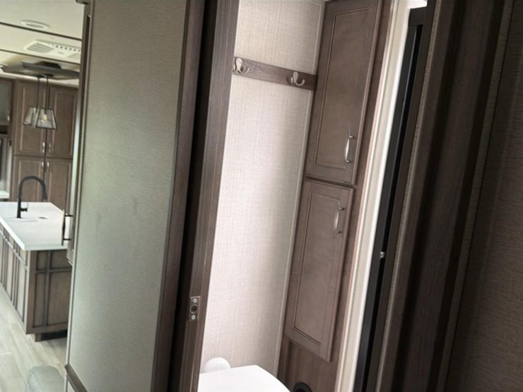 #138-•-2022-grand-design-solitude-345gk-camper-image-35