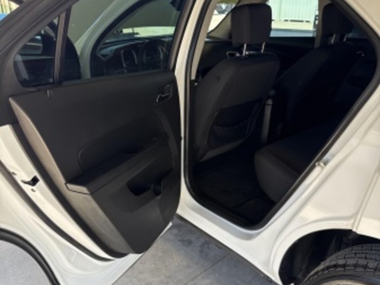 2015-chevrolet-equinox-image-24