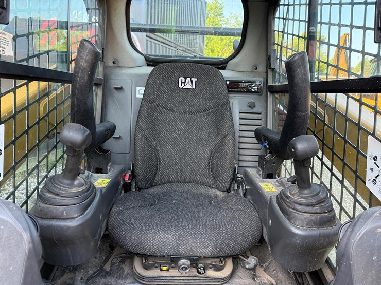 2015-caterpillar-262d-image-19