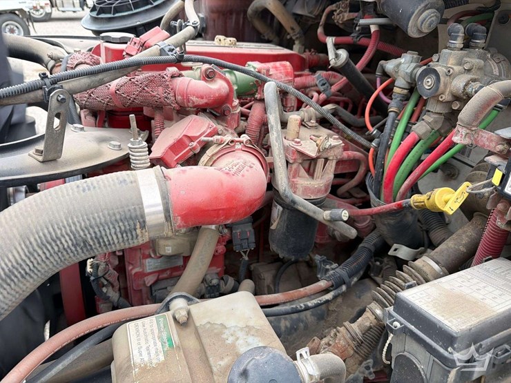 2016-freightliner-m2-106-image-11
