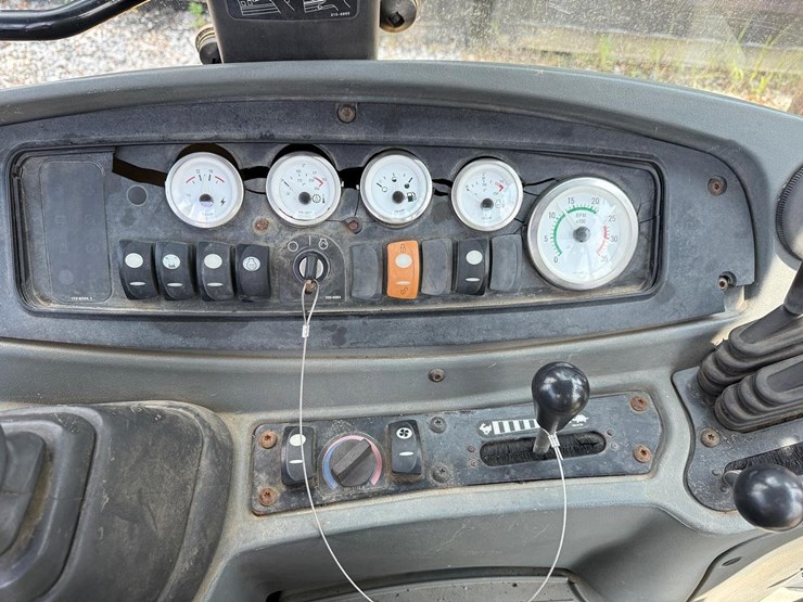 caterpillar-420d-image-29
