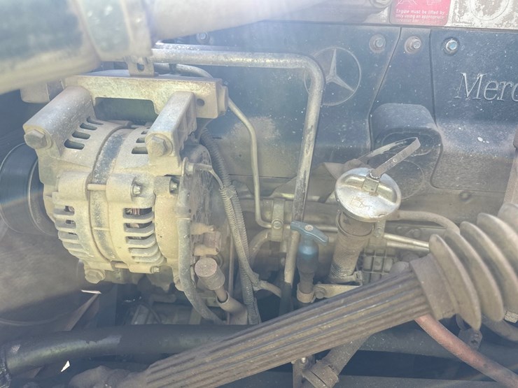 2007-sterling-l9500-image-39