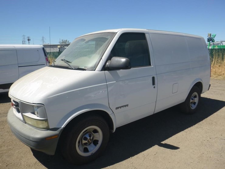 2001-gmc-safari-image-1