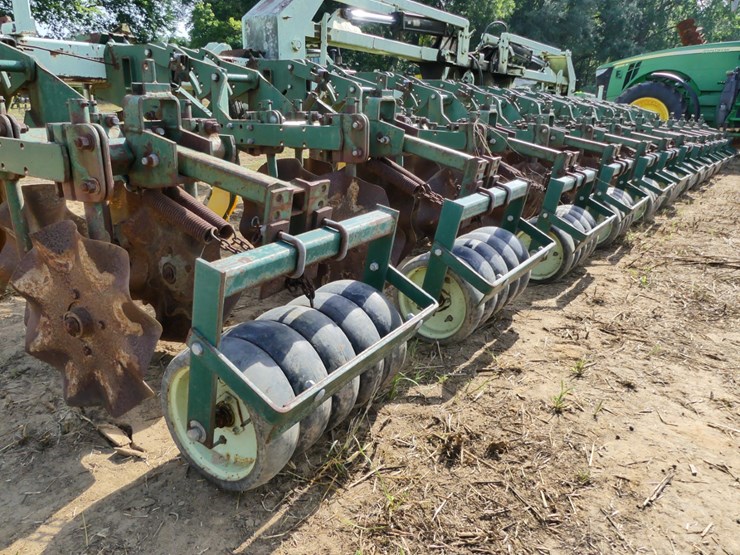 kmc-12-row-hydraulic-fold-rip-strip-rig-image-5