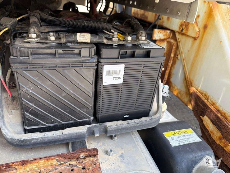 2016-freightliner-m2-106-image-45