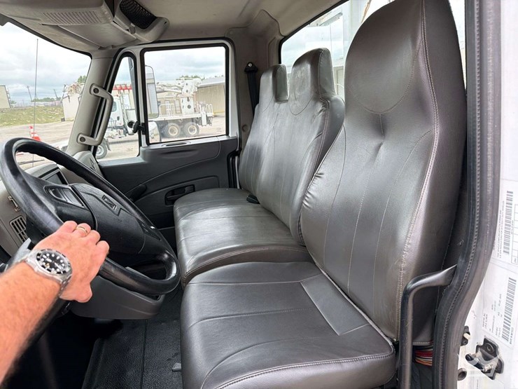 2017-international-durastar-4300-image-50