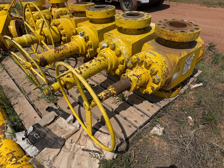 (4)-7-1/16”-10m-manual-frac-valves-image-3