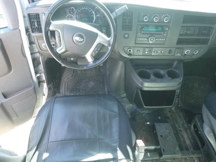 2015-chevrolet-express-2500-image-9