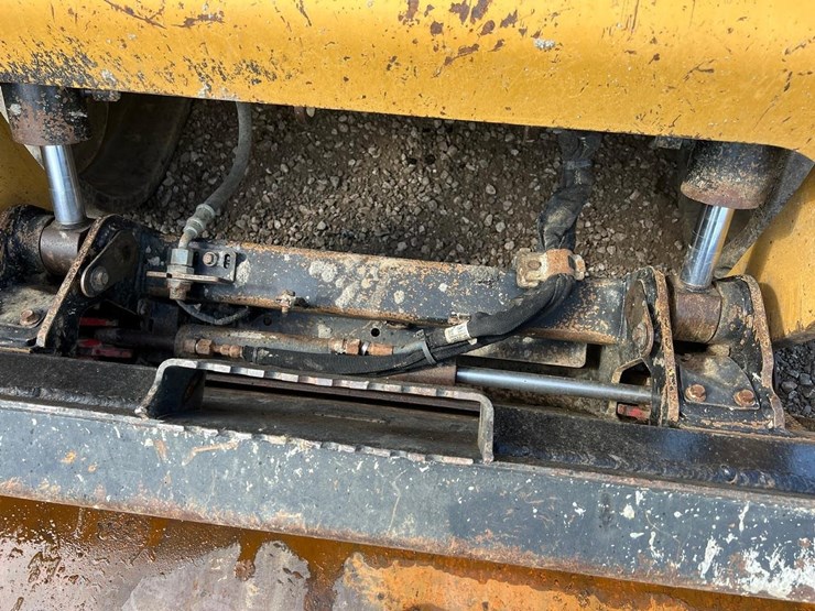 2022-caterpillar-279d3-image-11