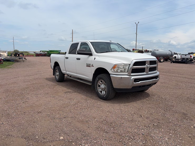 2015-dodge-3500-image-3
