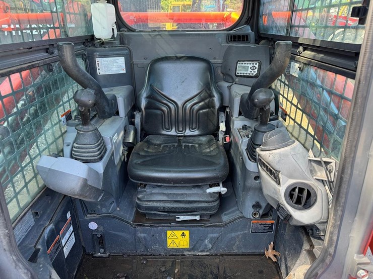 kubota-ssv65-image-24