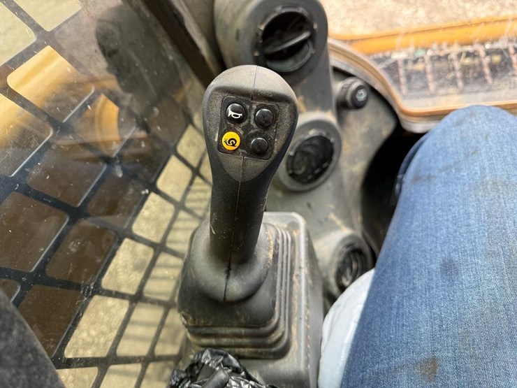2022-caterpillar-259d3-image-51
