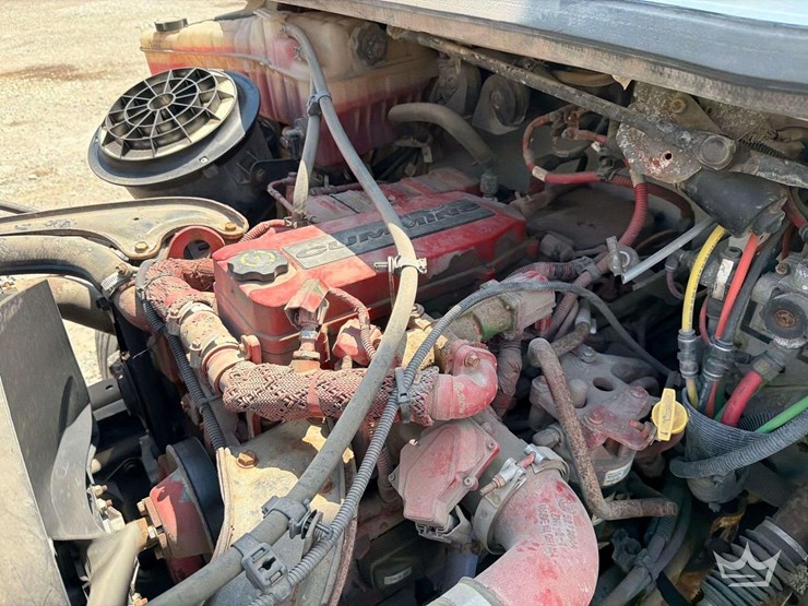 2016-freightliner-m2-106-image-13
