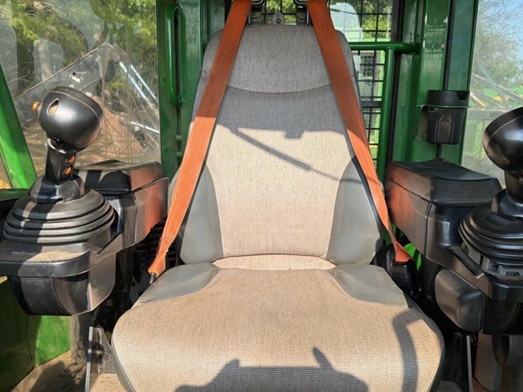2015-deere-648l-image-42