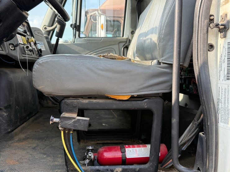2007-international-durastar-4300-image-109