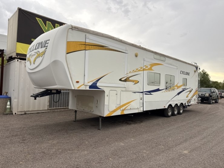 2008-heartland-cyclone-fifth-wheel-toyhauler-image-1