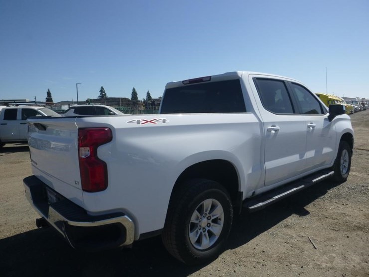 2022-chevrolet-1500-image-3