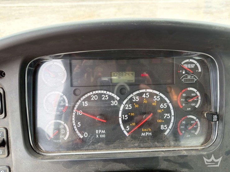 2016-freightliner-m2-106-image-58