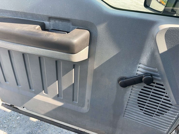 2014-ford-f250-xl-image-28