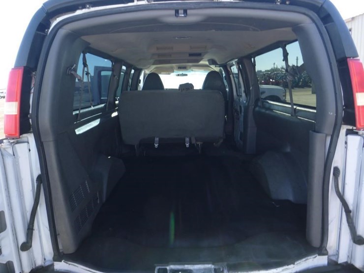 2013-chevrolet-express-3500-image-8