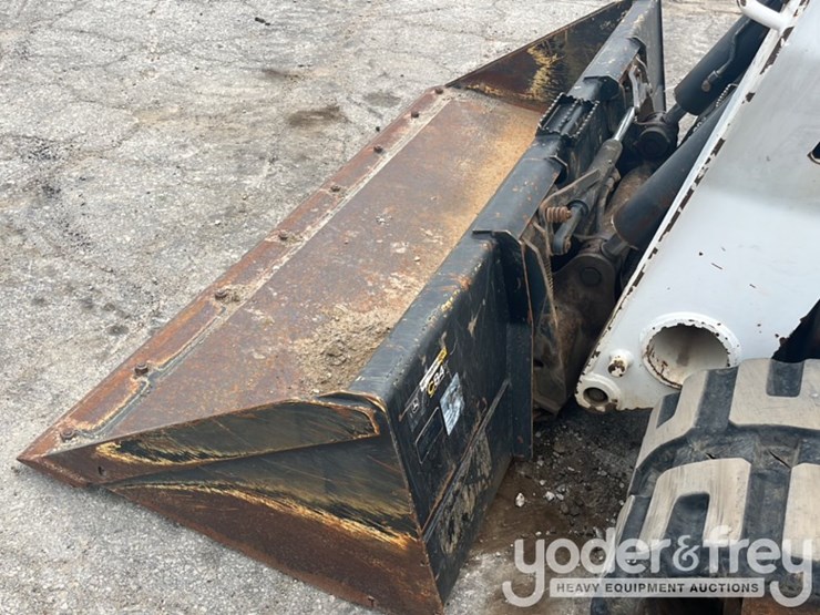 2016-bobcat-t870-image-32