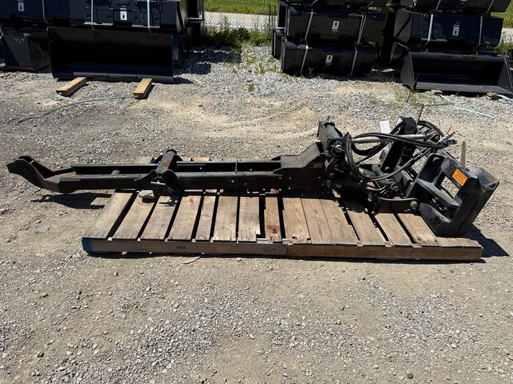 kubota-l4455a--4-pt-hitch-and-subframe-wh-auto-latch-uni-tach-image-1