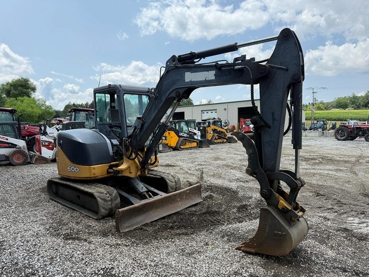 2010-john-deere-60d-image-6