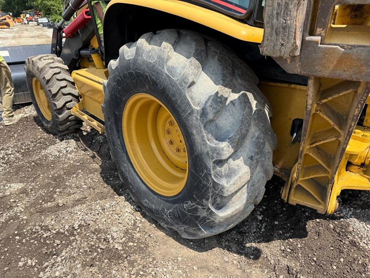 caterpillar-420d-image-19