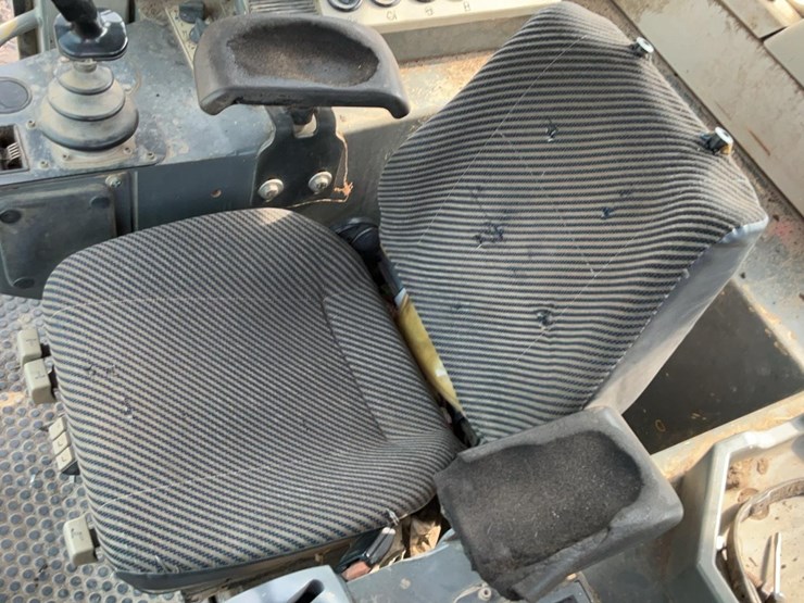 2005-deere-655c-image-21
