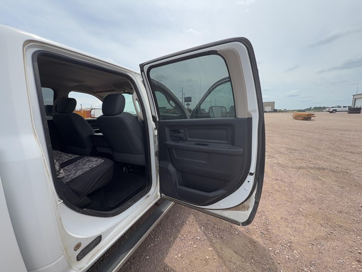 2015-dodge-3500-image-22