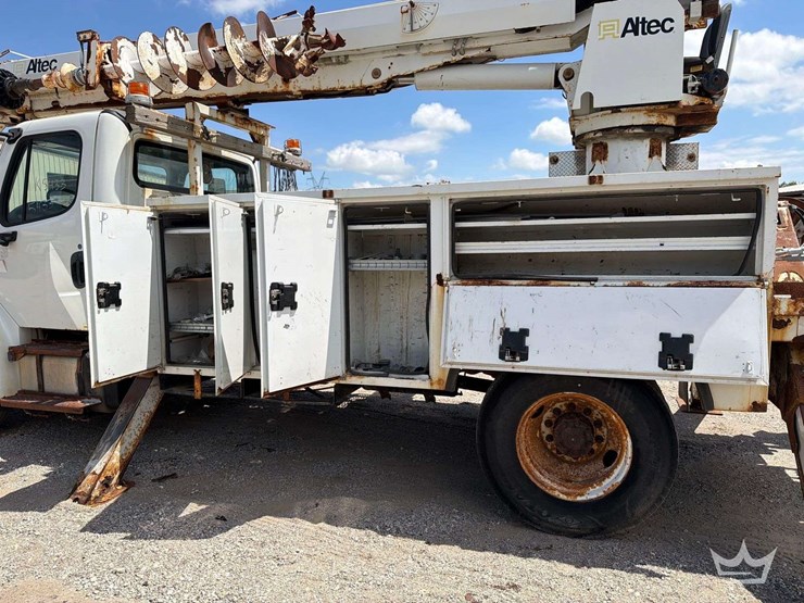 2016-freightliner-m2-106-image-36
