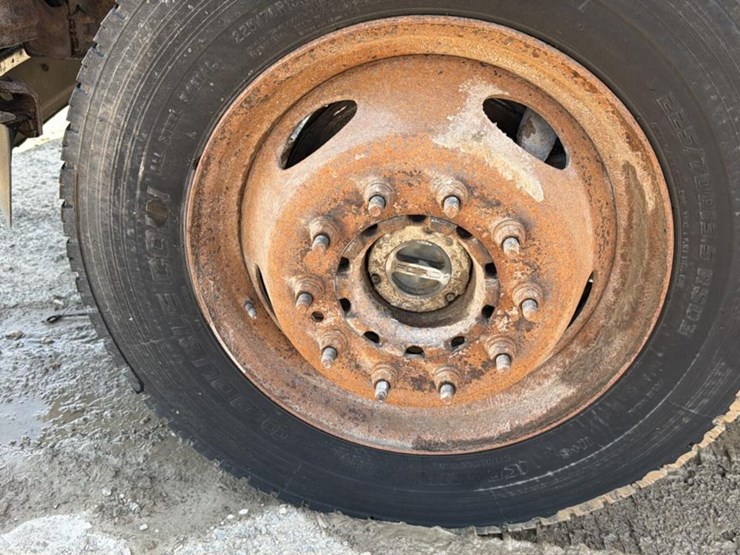 2013-ford-f550-image-22
