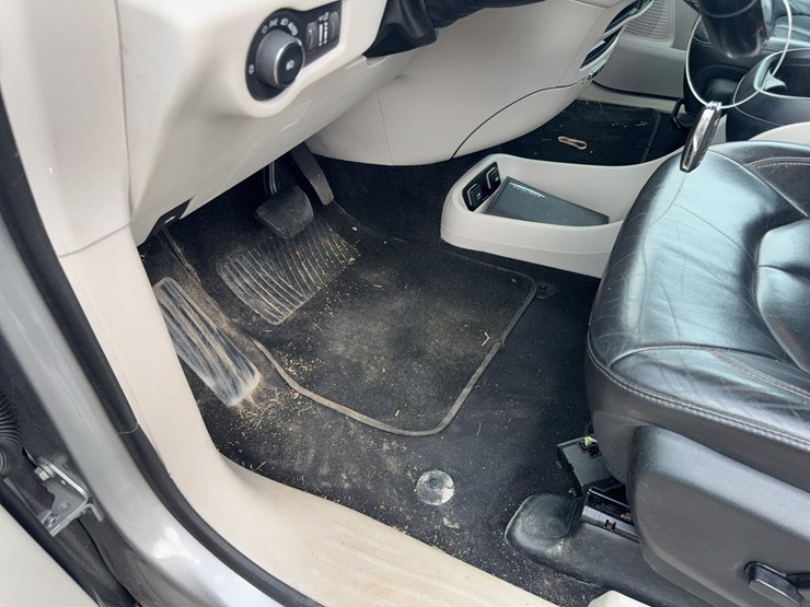 2017-chrysler-pacifica-image-24