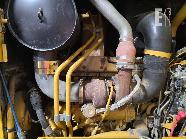 2013-caterpillar-14m-image-25