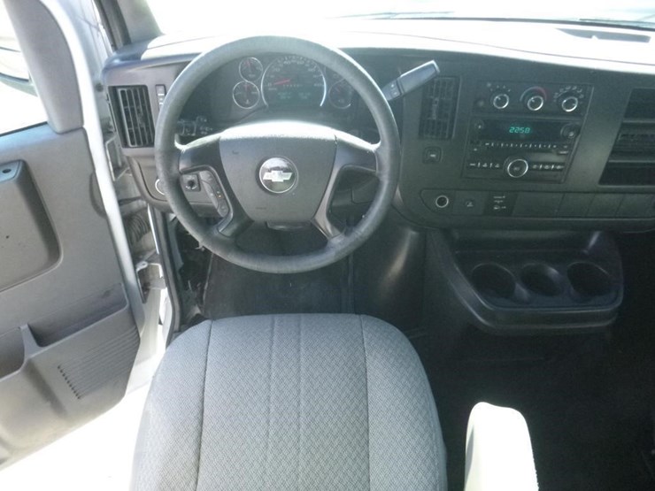 2013-chevrolet-express-3500-image-9
