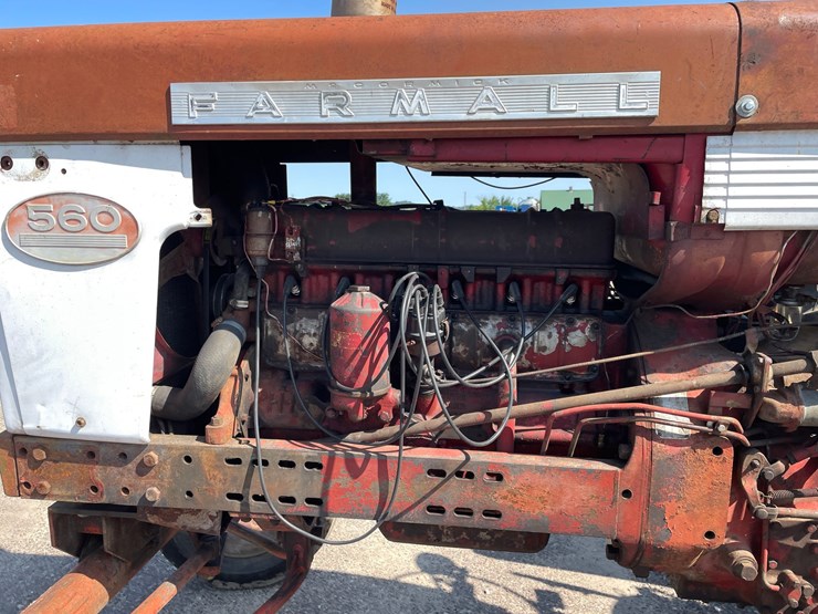 #2102-•-farmall-560-tractor-image-13