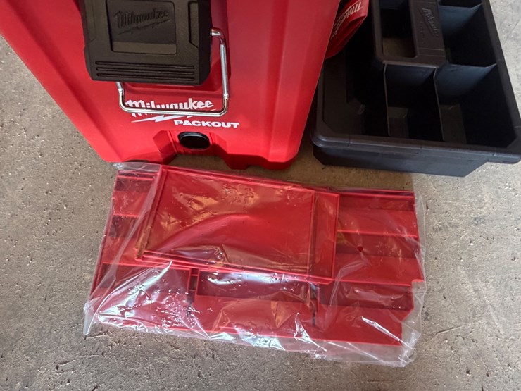 #12-•-milwaukee-packout-image-10