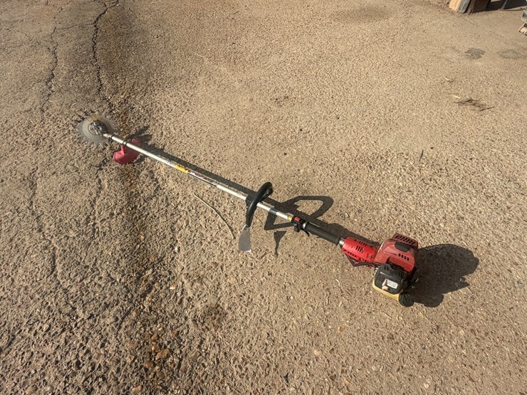 #46-•-redmax-zenoalt-weedeater-with-saw-blade-attach-image-2