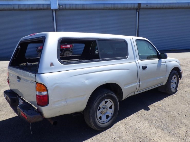 2004-toyota-tacoma-image-3