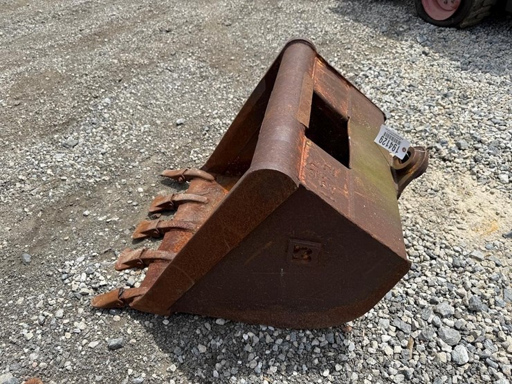 b-30”-excavator-bucket-image-2