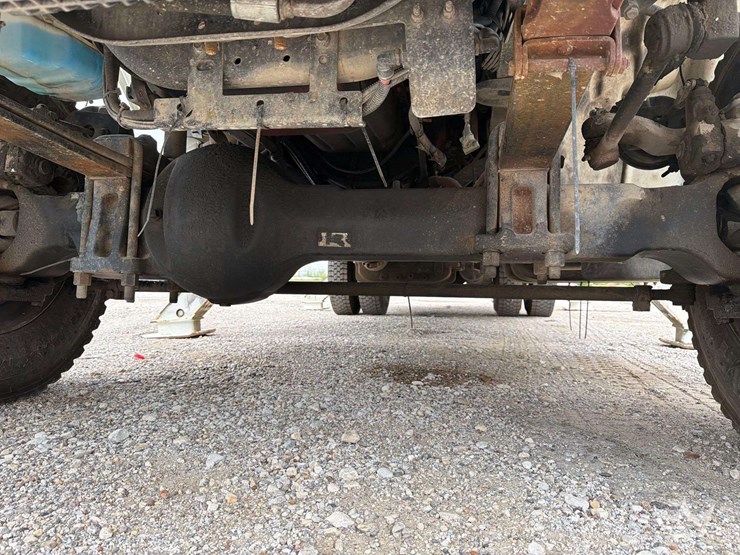 2016-freightliner-m2-106-image-18