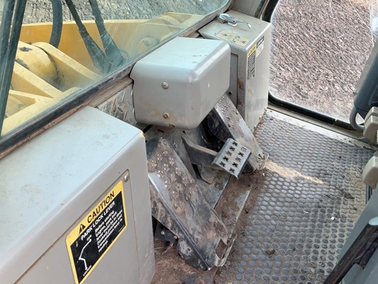 2005-deere-655c-image-11