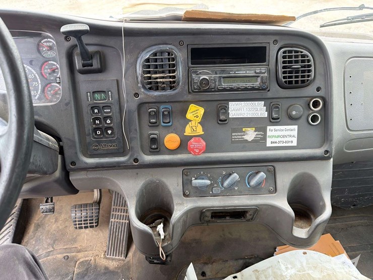 2016-freightliner-m2-106-image-60