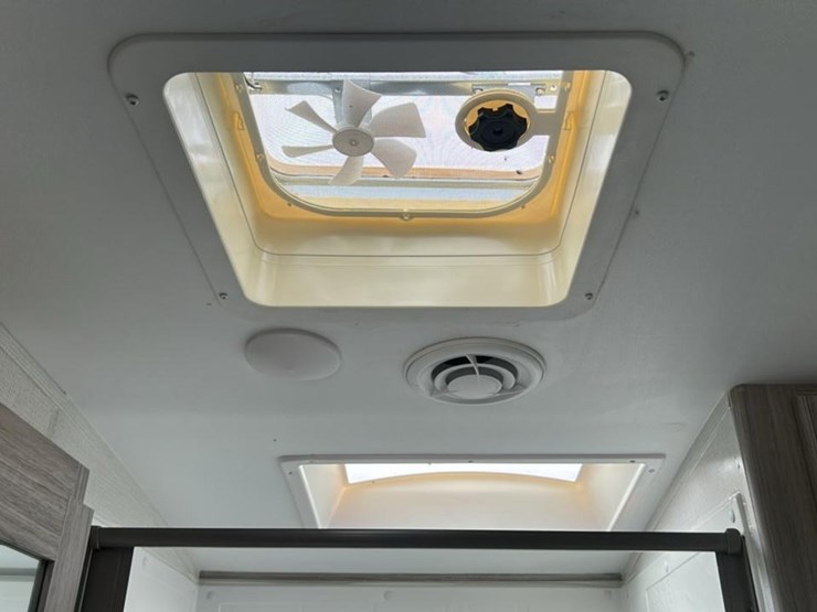 #142-•-2022-keystone-passport-grand-touring-series-2870rl-camper-image-74