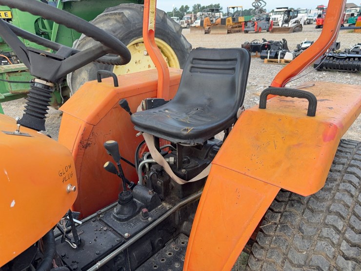 2004-tractor-king-200-image-44