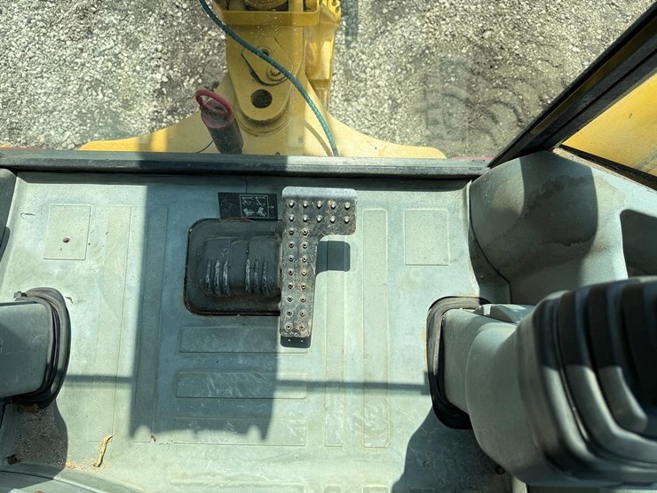 caterpillar-420d-image-33