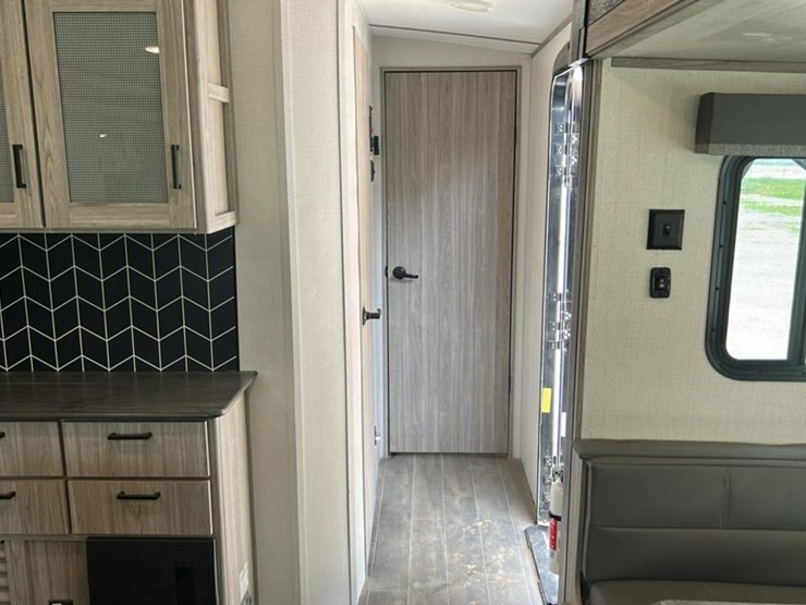 #142-•-2022-keystone-passport-grand-touring-series-2870rl-camper-image-67