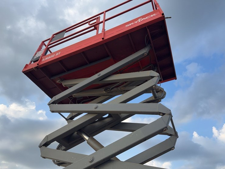 skyjack-sj6832rt-image-16
