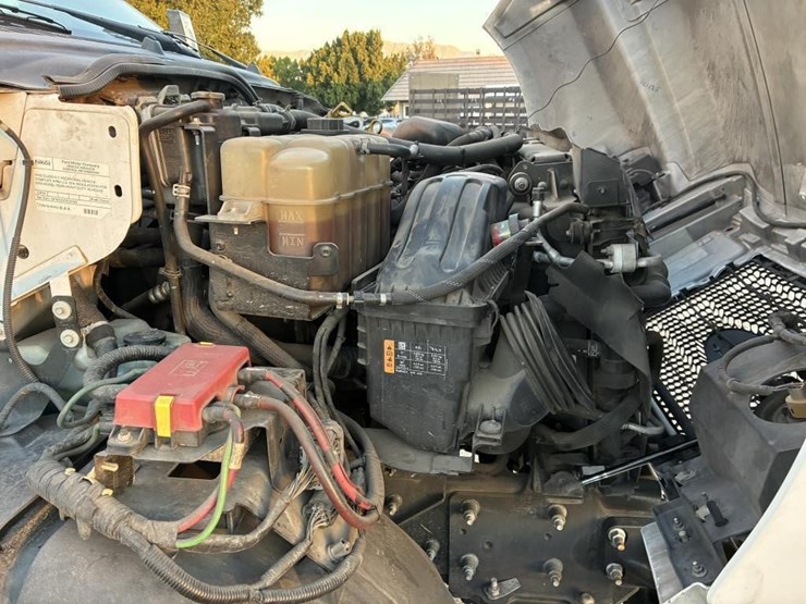 2016-ford-f650-xlt-image-11