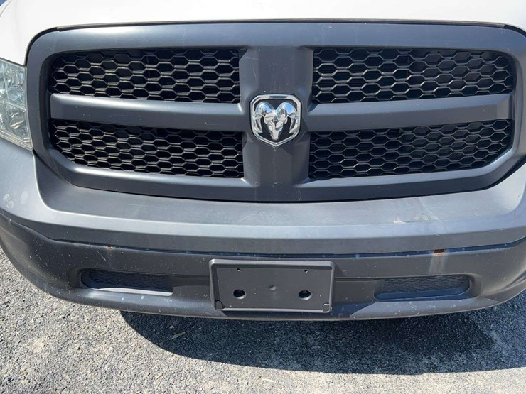 2019-ram-1500-classic-image-35